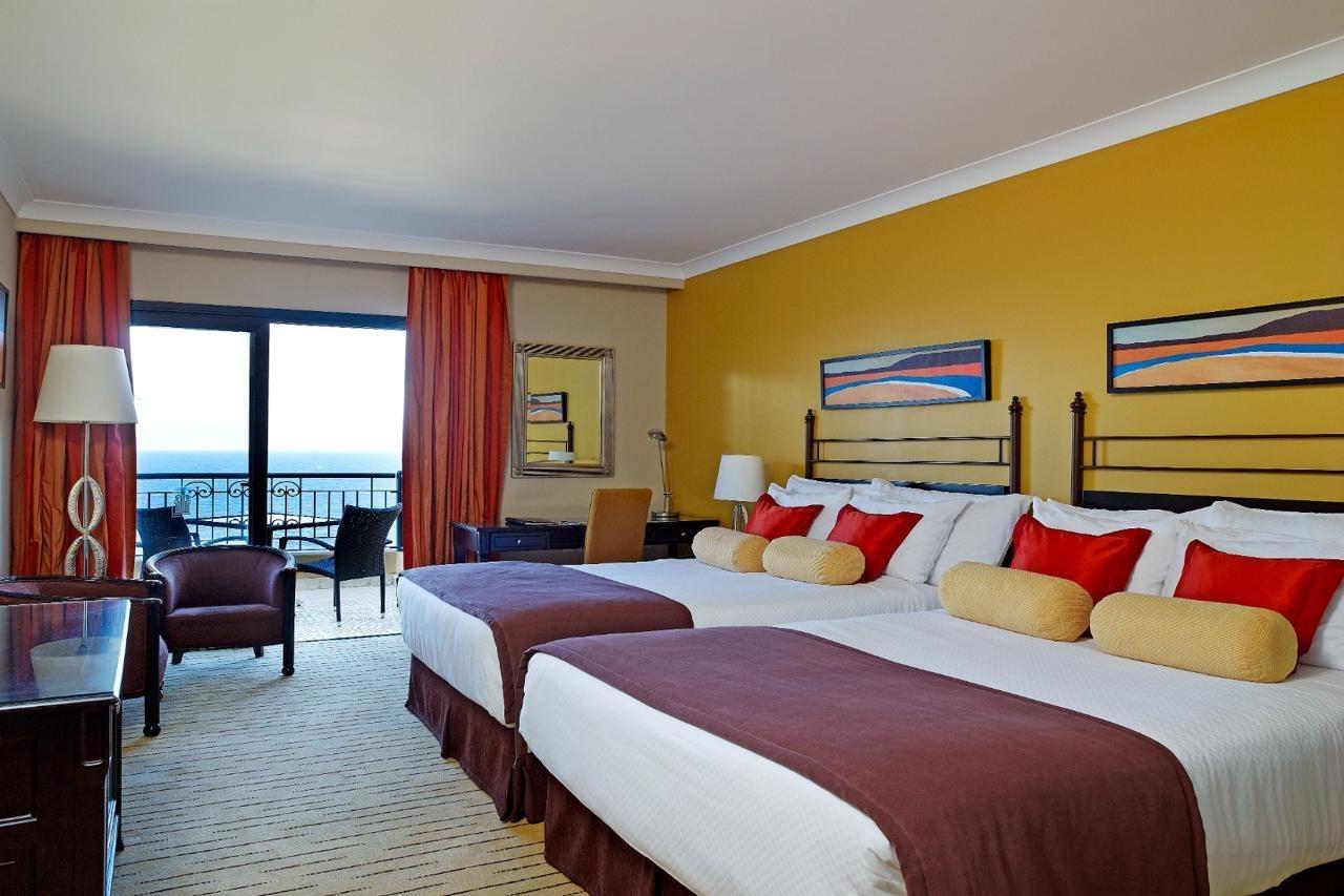 Hotell Corinthia St George's Bay 5*