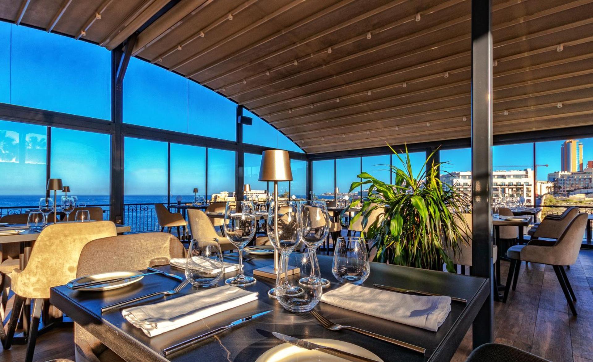 Hotell Corinthia St George's Bay 5*