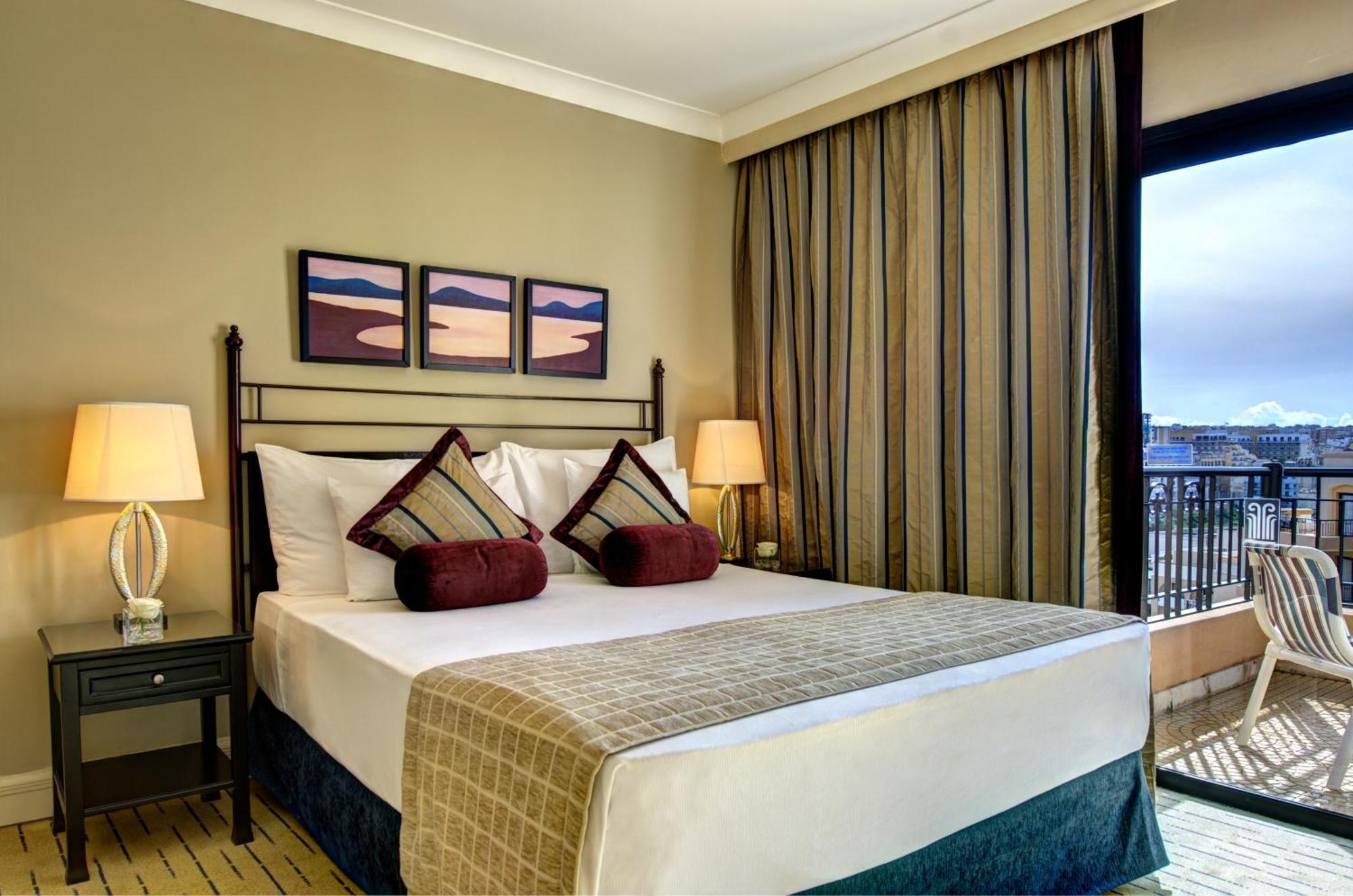 Corinthia St George's Bay Hotell