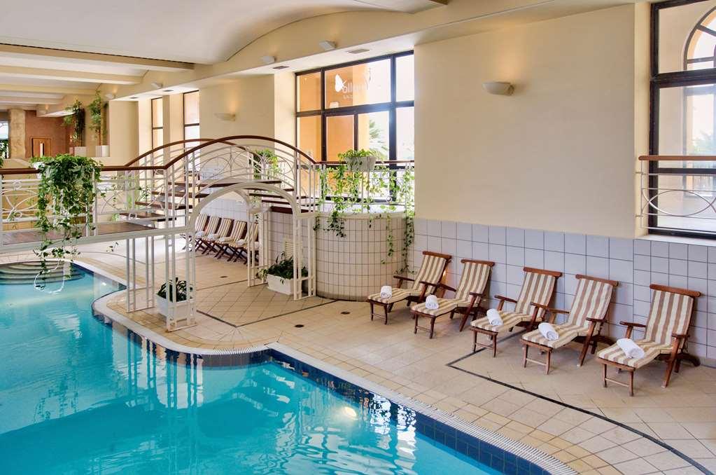 Hotell Corinthia St George's Bay
