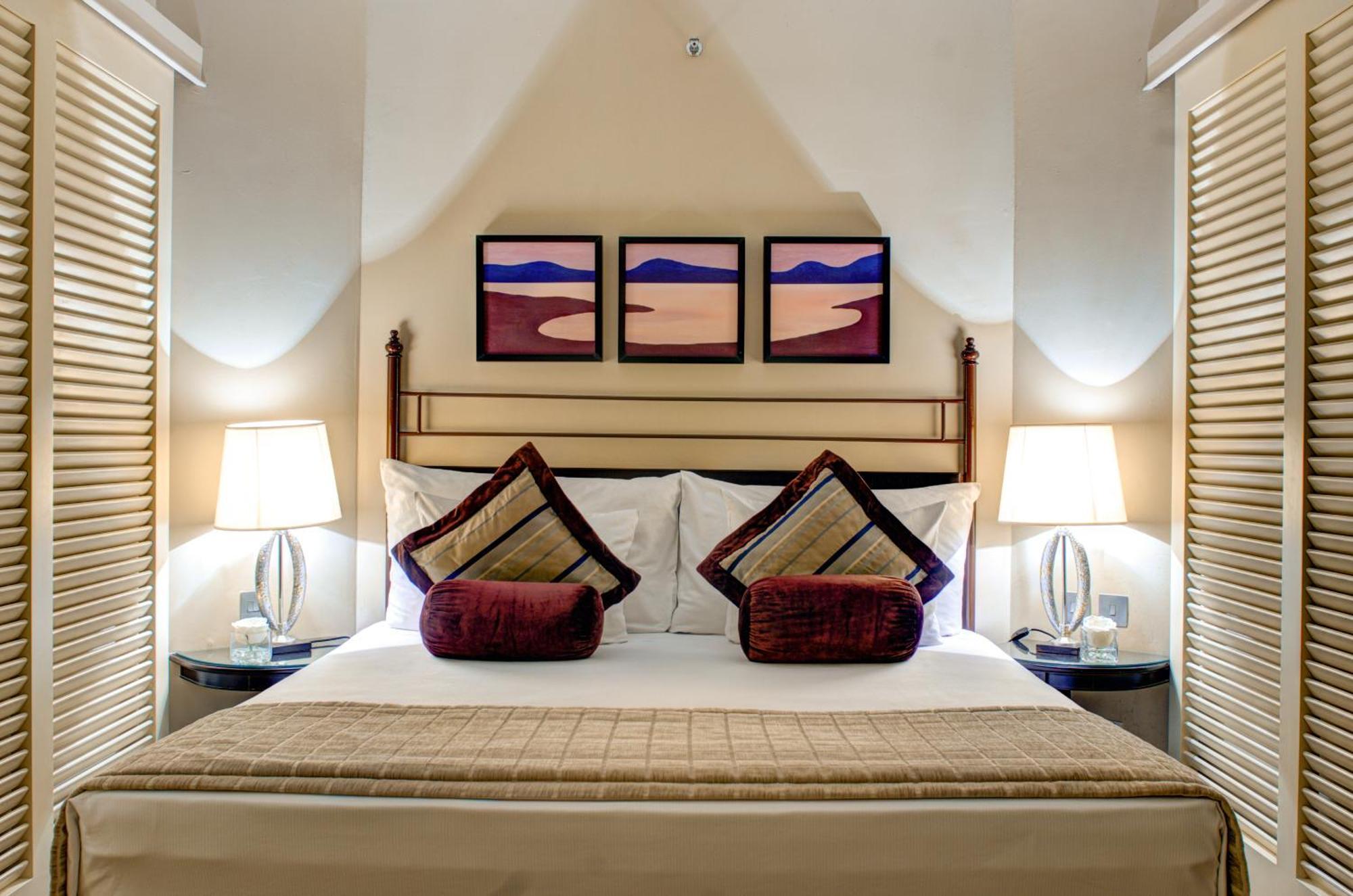 Szálloda Corinthia St George's Bay 5*